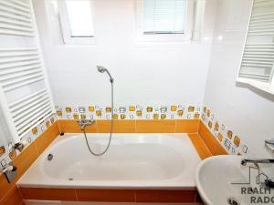 Pronájem bytu 2+kk, Znojmo, Rumunská, 44 m2