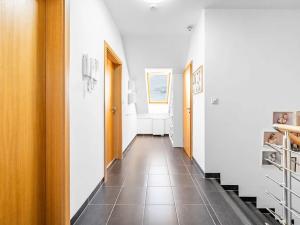 Pronájem bytu 4+kk, Praha - Prosek, U proseckého kostela, 93 m2