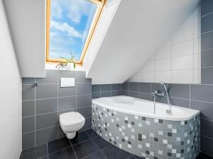 Pronájem bytu 4+kk, Praha - Prosek, U proseckého kostela, 93 m2