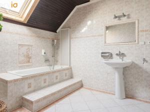 Prodej vinného sklepa, Dolní Dunajovice, Hlavní, 500 m2