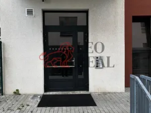 Pronájem bytu 1+kk, Praha - Modřany, Komořanská, 35 m2