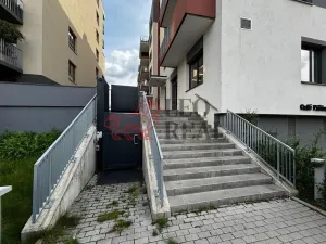 Pronájem bytu 1+kk, Praha - Modřany, Komořanská, 35 m2