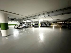 Pronájem garážového stání, Praha - Žižkov, Lukášova, 13 m2
