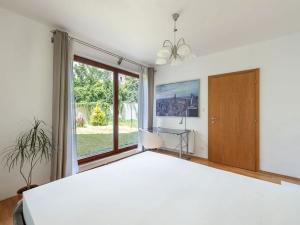Pronájem bytu 2+1, Praha - Kobylisy, U třešňovky, 74 m2