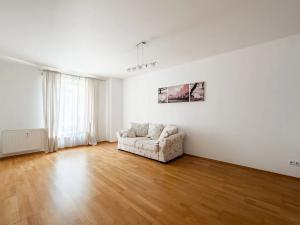 Pronájem bytu 2+1, Praha - Kobylisy, U třešňovky, 74 m2