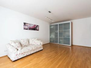 Pronájem bytu 2+1, Praha - Kobylisy, U třešňovky, 74 m2