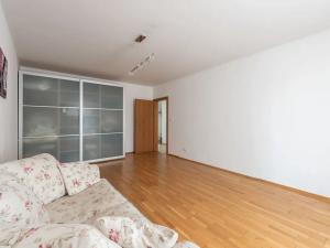 Pronájem bytu 2+1, Praha - Kobylisy, U třešňovky, 74 m2
