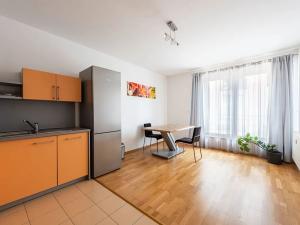 Pronájem bytu 2+1, Praha - Kobylisy, U třešňovky, 74 m2