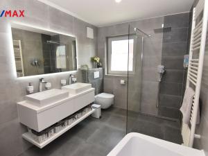 Prodej rodinného domu, Dolany, 242 m2