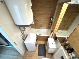 Pronájem bytu 2+kk, Praha - Karlín, Lyčkovo náměstí, 48 m2
