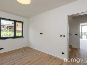 Prodej vily, Praha - Dolní Počernice, V padolině, 280 m2