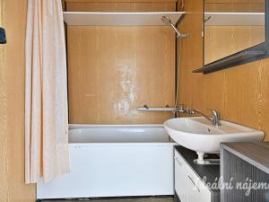 Pronájem bytu 1+1, Rosice, Kaštanová, 40 m2