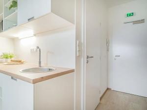 Pronájem bytu 1+kk, Praha - Vysočany, Lisabonská, 24 m2