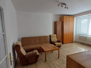 Pronájem bytu 1+1, Kralupy nad Vltavou - Lobeček, nám. Mládežníků, 39 m2