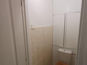 Pronájem bytu 1+1, Kralupy nad Vltavou - Lobeček, nám. Mládežníků, 39 m2