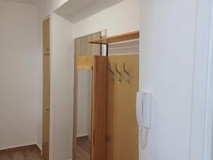 Pronájem bytu 1+1, Kralupy nad Vltavou - Lobeček, nám. Mládežníků, 39 m2