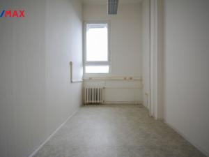 Pronájem kanceláře, Hradec Králové - Věkoše, Akademika Bedrny, 38 m2