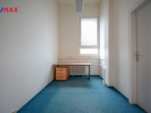Pronájem kanceláře, Hradec Králové - Věkoše, Akademika Bedrny, 78 m2