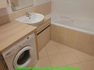 Pronájem bytu 2+kk, Praha - Strašnice, Gutova, 80 m2
