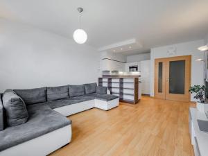 Pronájem bytu 2+kk, Praha - Vysočany, Sousedíkova, 58 m2