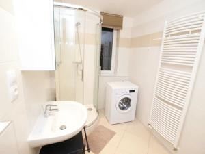 Pronájem bytu 1+kk, Praha - Horní Měcholupy, Mantovská, 40 m2