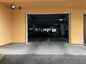 Pronájem garážového stání, Praha - Střížkov, Lovosická, 11 m2