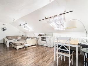 Prodej bytu 4+kk, Benešov, Ladova, 102 m2