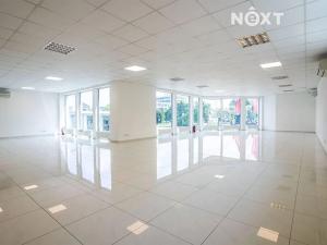 Pronájem obchodního prostoru, Hradec Králové, Víta Nejedlého, 300 m2