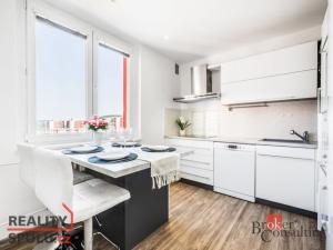 Prodej bytu 3+1, Brno - Židenice, Bzenecká, 72 m2