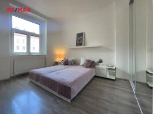 Pronájem bytu 2+kk, Praha - Holešovice, Farského, 51 m2
