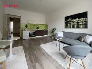 Pronájem bytu 2+kk, Praha - Holešovice, Farského, 51 m2