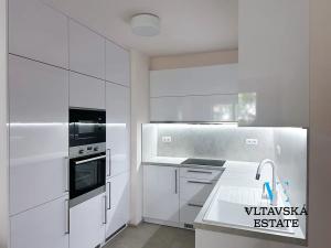 Pronájem bytu 2+kk, Praha - Karlín, Křižíkova, 53 m2