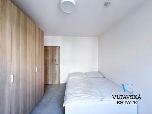 Pronájem bytu 2+kk, Praha - Karlín, Křižíkova, 53 m2