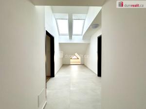 Prodej bytu 2+kk, Horní Blatná, náměstí Sv. Vavřince, 60 m2