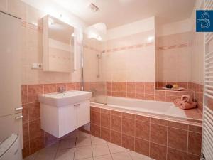 Prodej bytu 4+kk, Praha - Kolovraty, Kupkova, 103 m2