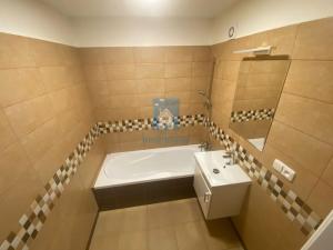 Pronájem bytu 3+1, Praha, Ke kurtům, 84 m2
