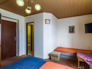 Pronájem atypického bytu, Praha - Dolní Chabry, 22 m2