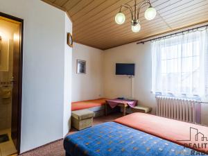 Pronájem atypického bytu, Praha - Dolní Chabry, 22 m2