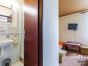 Pronájem atypického bytu, Praha - Dolní Chabry, 22 m2