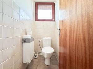 Pronájem bytu 3+kk, Praha - Dejvice, Na Šťáhlavce, 70 m2