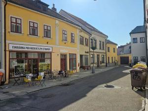 Pronájem obchodního prostoru, Velké Meziříčí, Náměstí, 22 m2