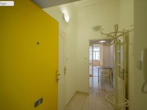 Pronájem bytu 1+1, Praha - Smíchov, Viktora Huga, 38 m2