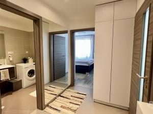 Prodej bytu 2+kk, Praha - Holešovice, V háji, 54 m2