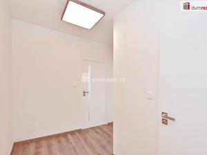 Pronájem bytu 2+kk, Praha - Hloubětín, Kardašovská, 43 m2