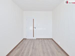 Pronájem bytu 2+kk, Praha - Hloubětín, Kardašovská, 43 m2