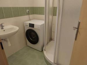 Pronájem bytu 1+kk, Valašské Meziříčí - Krásno nad Bečvou, Nádražní, 33 m2