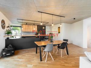 Prodej rodinného domu, Panenské Břežany, Hlavní, 260 m2