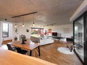 Prodej rodinného domu, Panenské Břežany, Hlavní, 260 m2
