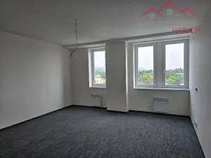 Pronájem bytu 2+kk, Chomutov, Žižkovo náměstí, 50 m2