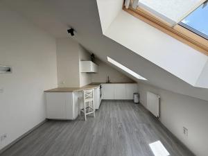 Pronájem bytu 2+kk, Praha - Vršovice, Košická, 4 m2